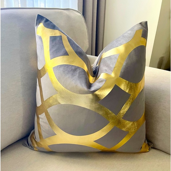 Luxury grey and gold foil pillow. Size 22x 22 inches - Picture 1 of 12